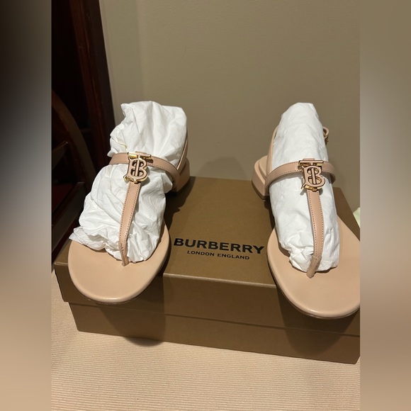 NIB- Burberry Emily 20 sandals - Picture 3 of 5